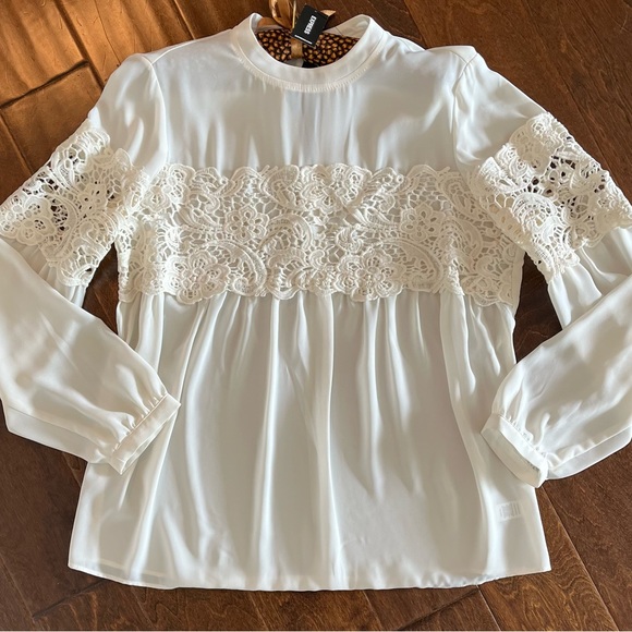 NWT EXPRESS OFF WHITE SHEER & LACE BLOUSE SIZE MEDIUM - Picture 4 of 10